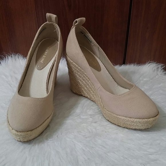 Gianni Bini Shoes - Gianni Bini oatmeal colored wedges size 6M